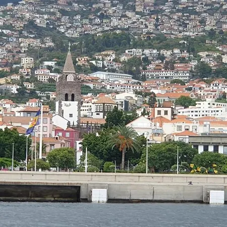 Edificio Charles 101 아파트 *