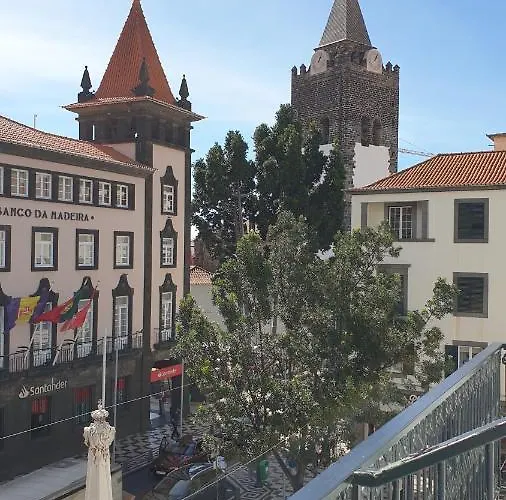 Edificio Charles 101 *