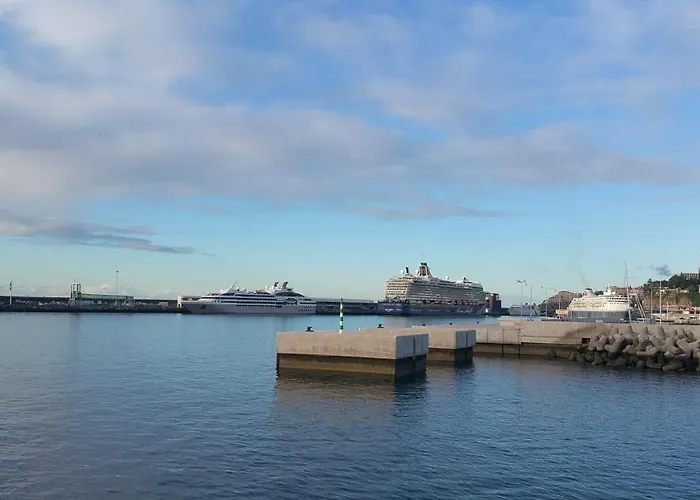 Edificio Charles 101 * Φουνκάλ