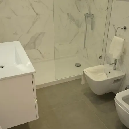 Edificio Charles 101 *