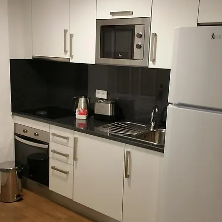 Edificio Charles 101 דירה